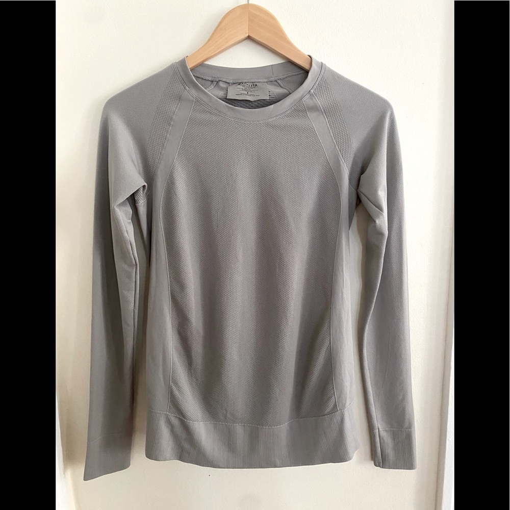 Women’s Athleta pullover. Size Small.